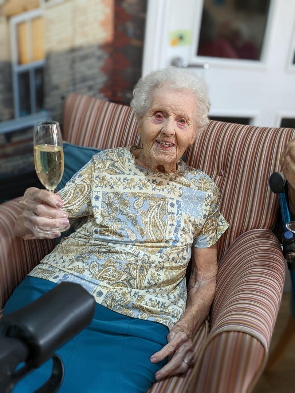 Norah enjoying some bubbly (Collect/PA Real Life)