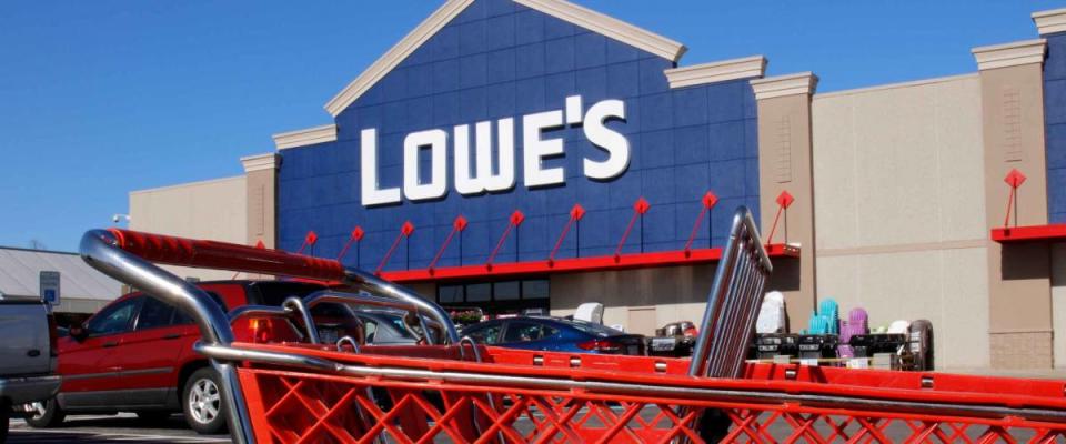 Greenville - Circa April 2018: Lowe's Home Improvement Warehouse. Lowe's operates retail home improvement and appliance stores in North America I