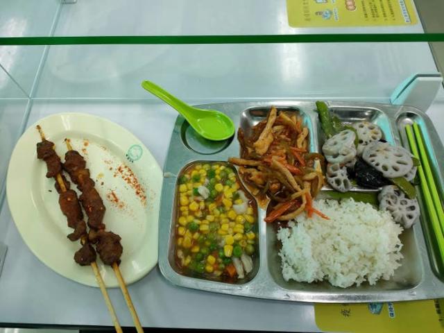 School lunch in California (free) : r/pics