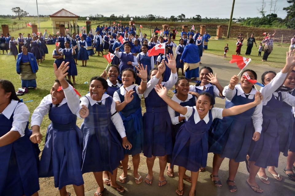 <p><strong>25 October </strong>School children waved Tonga flags to welcome the Duke and Duchess of Sussex. </p>