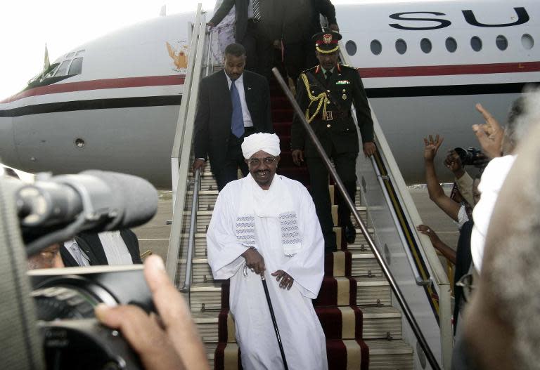 Sudanese President Omar al-Bashir arrives in Khartoum after a flight from Johannesburg on June 15, 2015