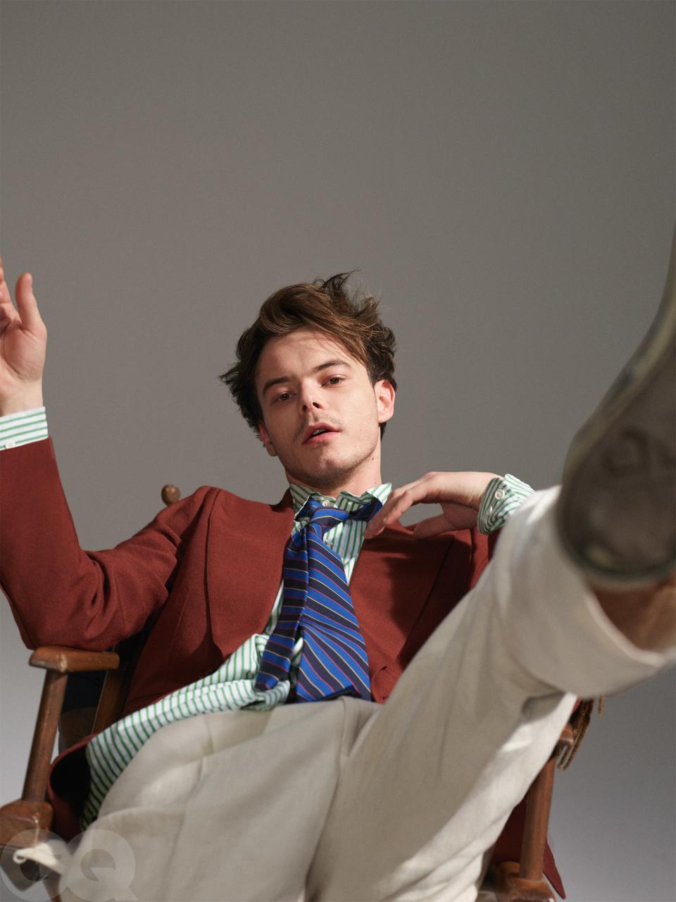 <h1 class="title">charlie-heaton-gq-march-2020-05.jpg</h1><cite class="credit">Blazer, $3,200, by Gucci / Shirt, $175, by Rowing Blazers / Pants, $390, by Canali / Tie, $145, by J.Press / Shoes, $85, by Converse</cite>