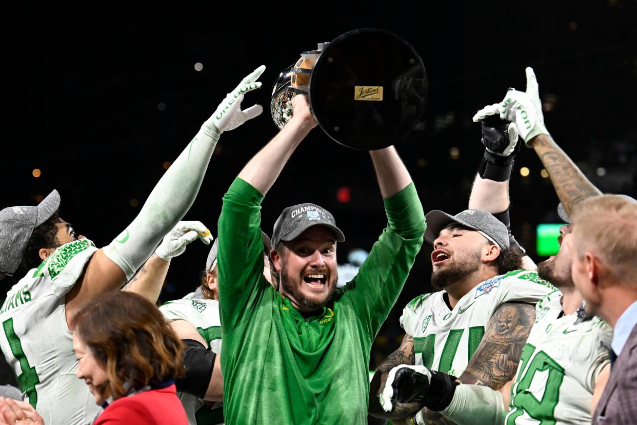 Oregon coach Dan Lanning lifts the Holiday Bowl trophy after Oregon defeated North Carolina 28-27 in the Holiday Bowl Wednesday, Dec. 28, 2022, in San Diego.