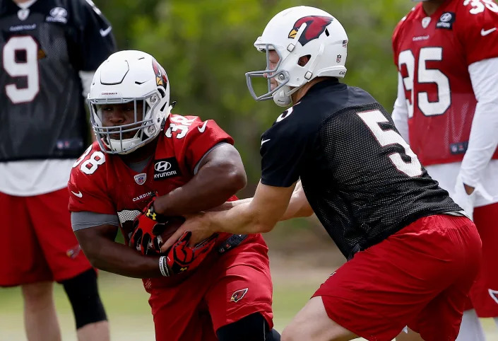 Arizona Cardinals quarterback Alek Torgersen (5) hands the ball off to Darius Victor as players run drills during a practice Thursday, April 19, 2018, in Tempe, Ariz.