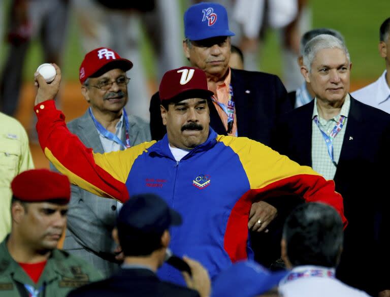 El presidente Nicolás Maduro, que quiso ser jugador de baseball en su adolescencia y terminó liderando un 