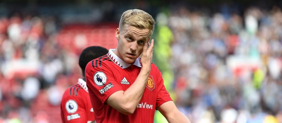 Manchester United refuse to let Donny van de Beek leave on a free