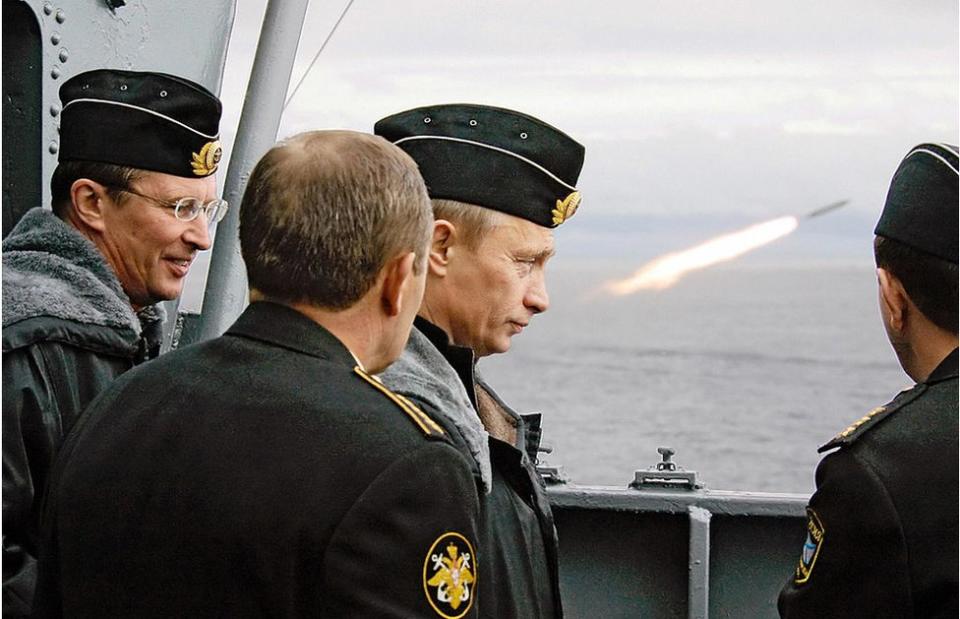 Putin durante un lanzamiento de misiles en 2005.