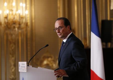 French President Francois Hollande listens to a question during a news conference at the Elysee Palace in Paris September 18, 2014. REUTERS/Patrick Kovarik/Pool