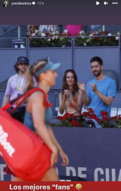 Broncano y Silvia Alonso viendo jugar a Paula Badosa