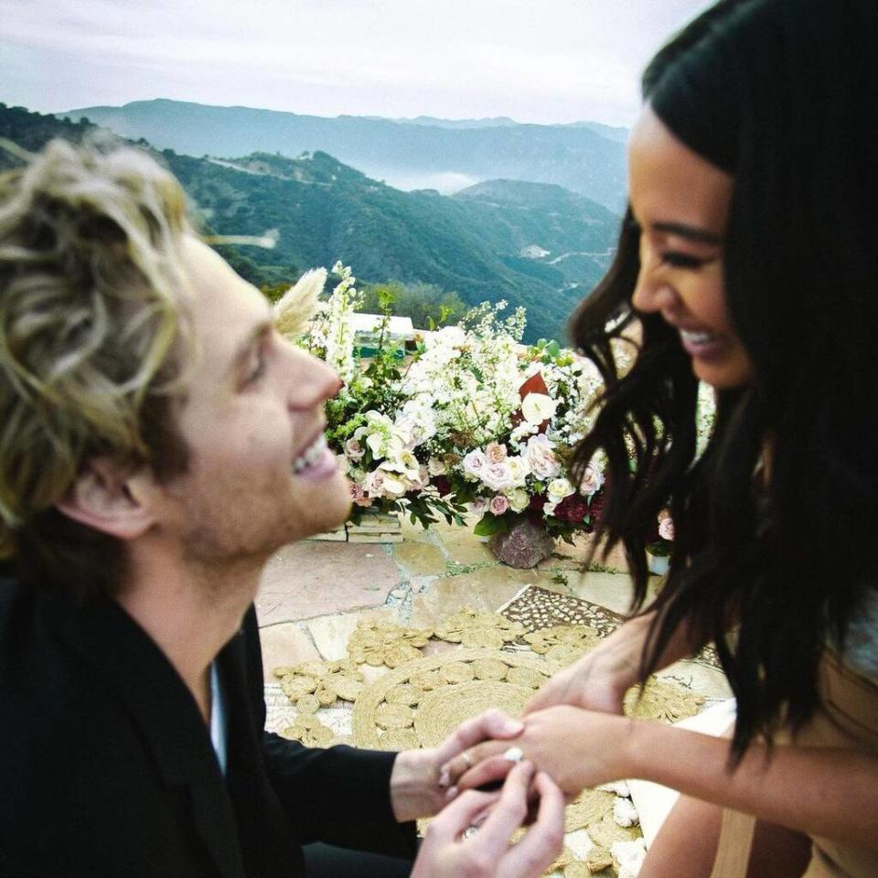 Luke Hemmings, Sierra Deaton, Engagement