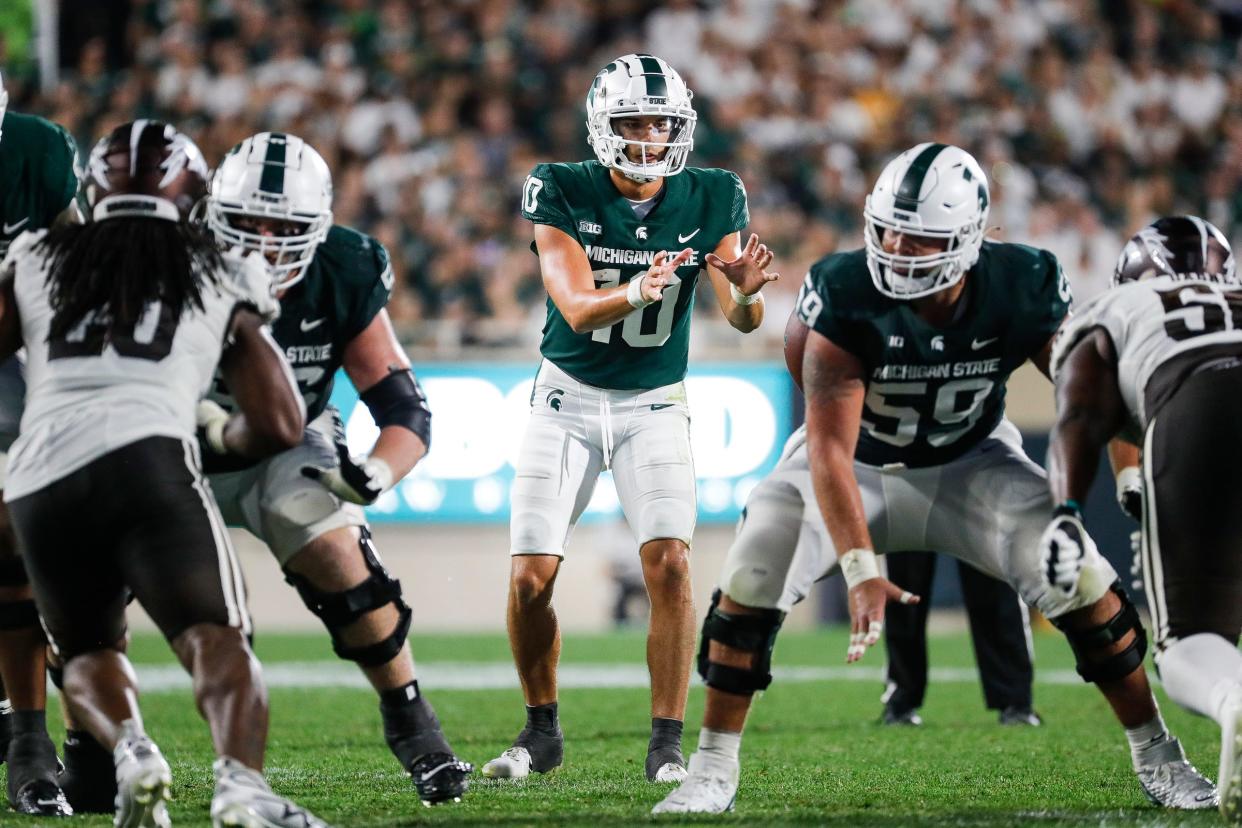 Michigan State quarterback Payton Thorne takes the snap from center Nick Samac (59) against Western Michigan during the second half at Spartan Stadium in East Lansing on Friday, Sept. 2, 2022.