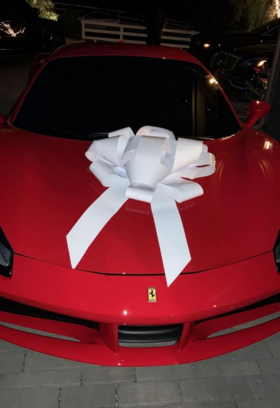 Kylie Jenner a offert une Ferrari à sa mère