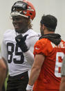 Cleveland Browns tight end David Njoku, left, talks with quarterback Baker Mayfield during an NFL football practice, Thursday, July 29, 2021, in Berea, Ohio. (AP Photo/Tony Dejak)