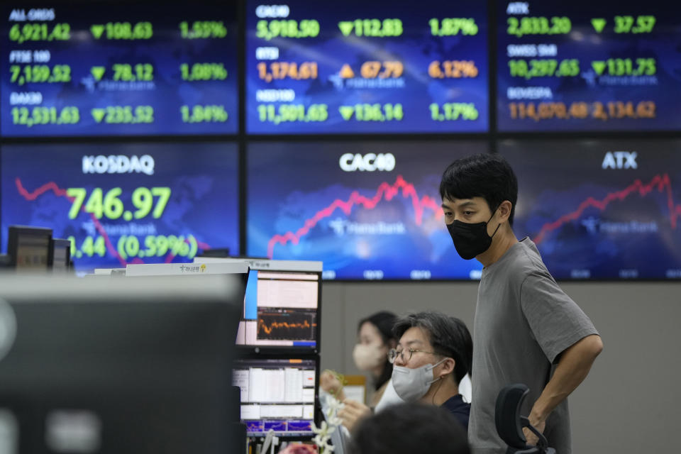 A currency trader watches monitors at the foreign exchange dealing room of the KEB Hana Bank headquarters in Seoul, South Korea, Friday, Sept. 23, 2022. Asian stocks fell for a third day Friday after more rate hikes by the Federal Reserve and other central banks to control persistent inflation spurred fears of a possible global recession. (AP Photo/Ahn Young-joon)