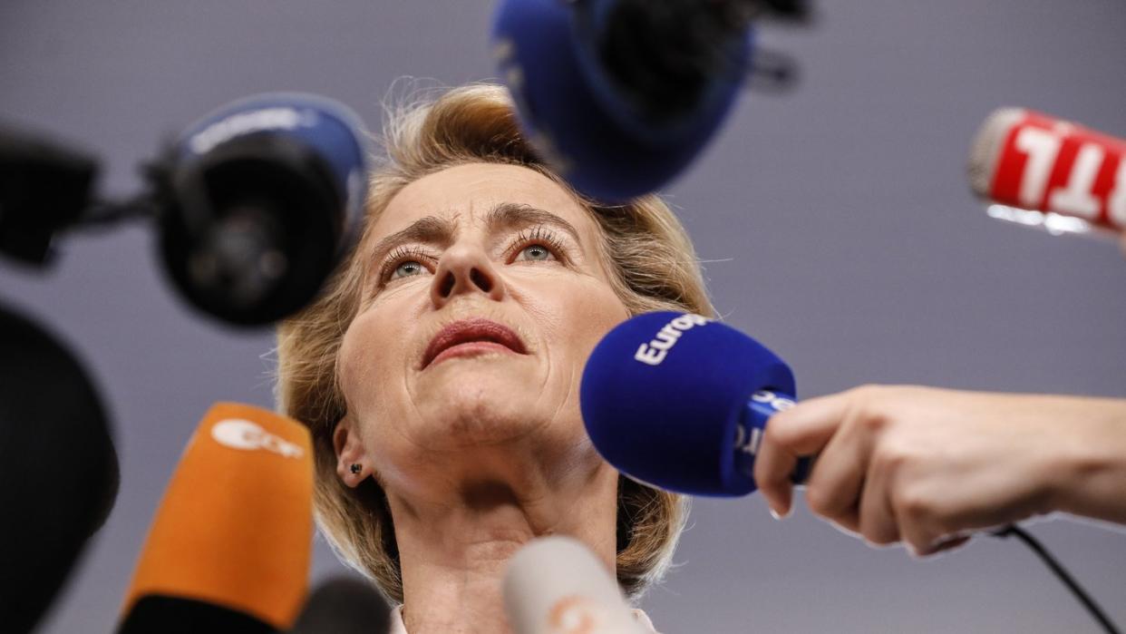 Ursula von der Leyen war überraschend bei einem EU-Sondergipfel für den Spitzenposten als Präsidentin der Europäischen Kommission nominiert worden. Foto: Jean-Francois Badias/AP