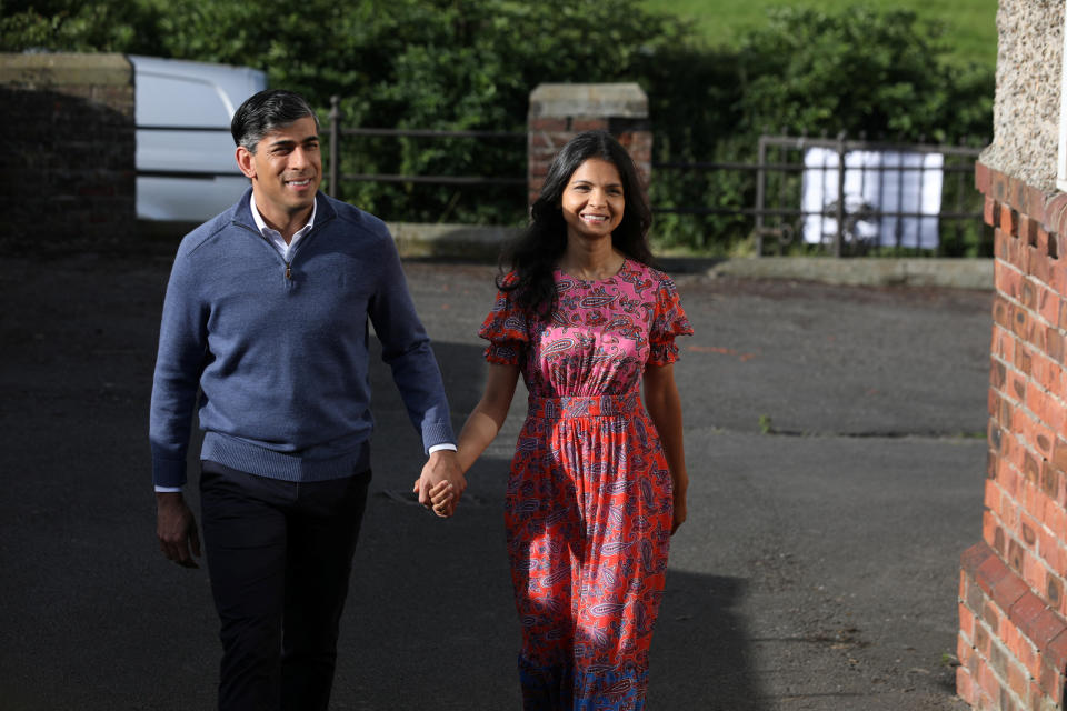 British Prime Minister Rishi Sunak and his wife Akshata Murty, walk outside a polling station during the general election in Northallerton, Britain, July 4, 2024. REUTERS/Temilade Adelaja