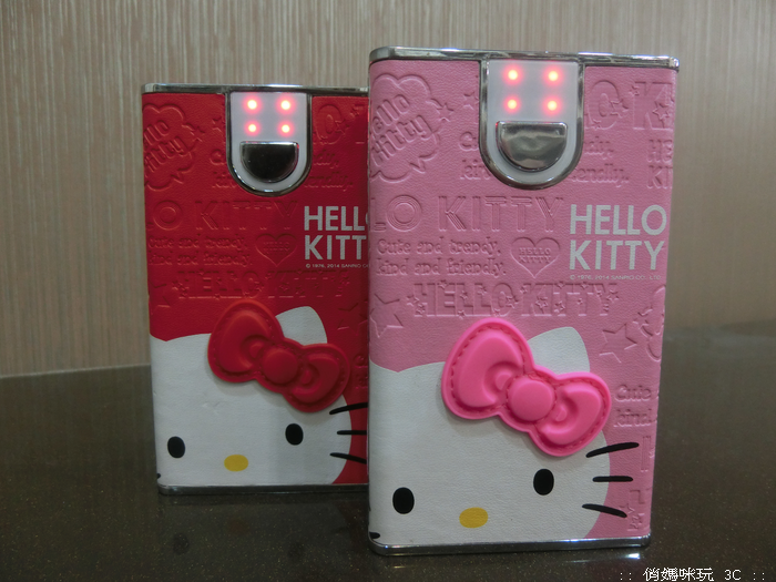 太可愛啦！Hello Kitty 皮革壓紋 7800mAh 限定款行動電源 ，好萌啊........