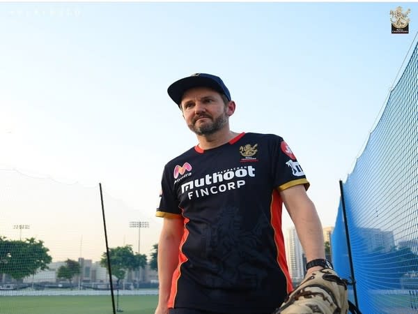 RCB coach Mike Hesson (Photo/ RCB Twitter)