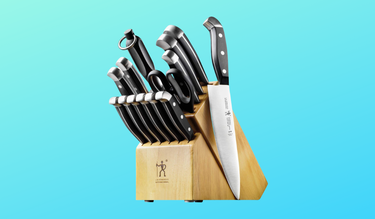 Fifteen-piece knife set in wooden block,