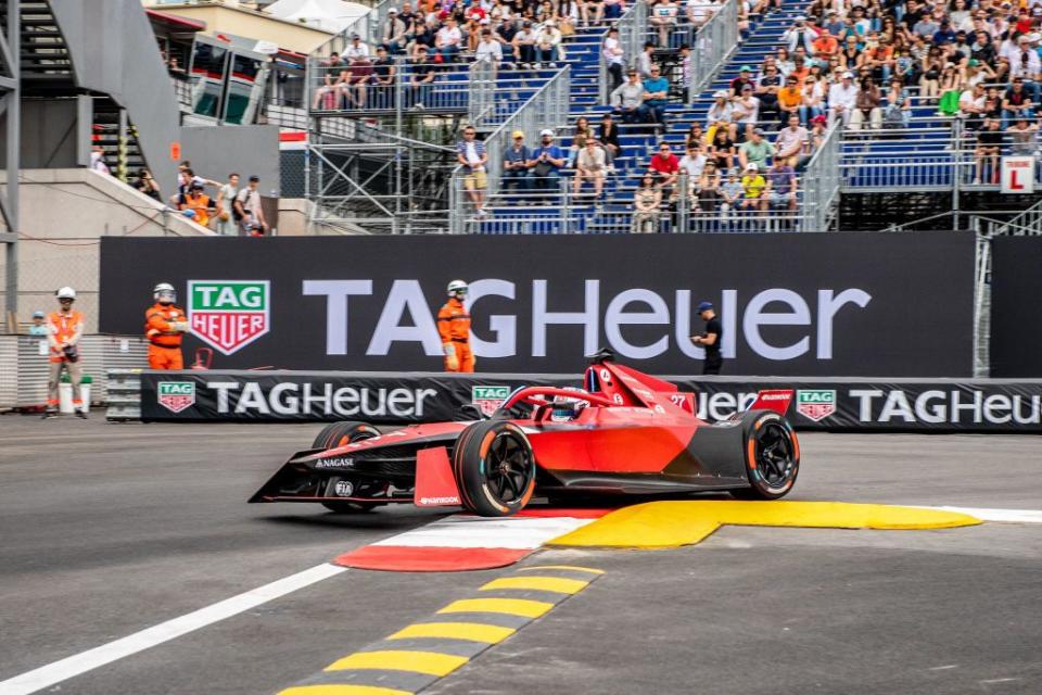 jake dennis avalanche andretti formula e team competes