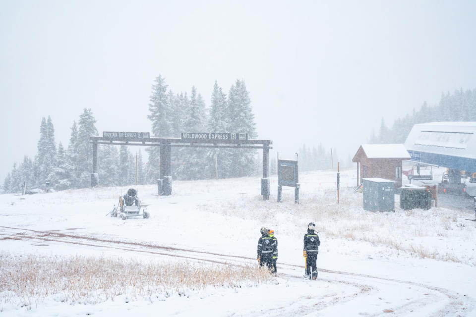 Work crew scopes the fresh snow fall.<p>Vail Mountain/Max Ritter</p>