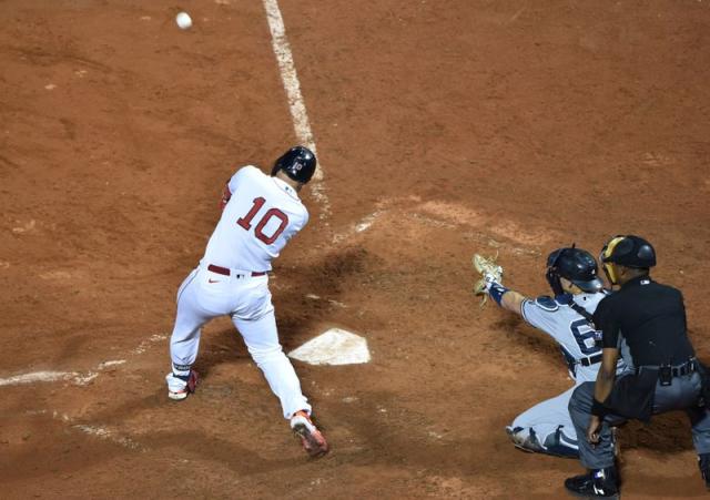 Red Sox rally stuns Yankees