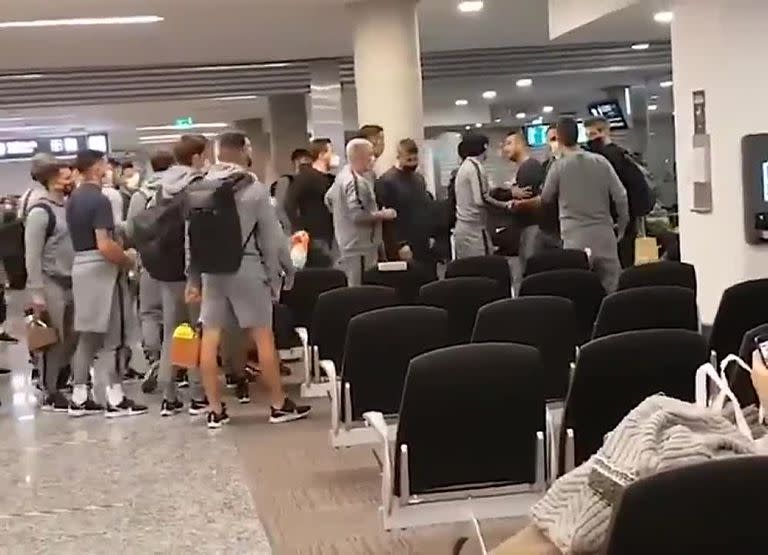 San Lorenzo y una discusión con hinchas en el aeropuerto