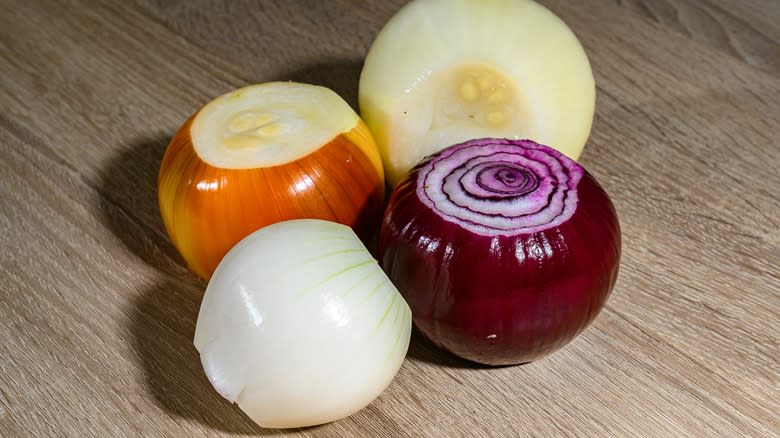 several types of onions