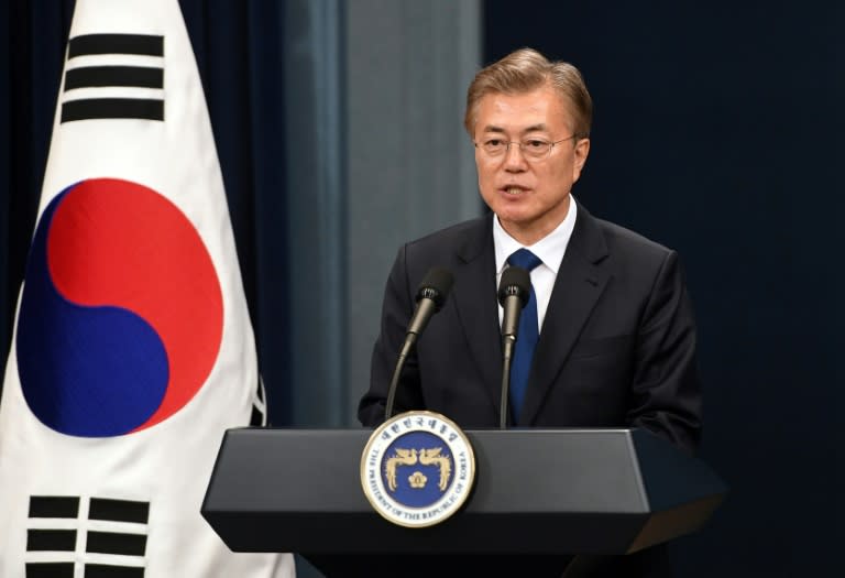 South Korea's newly elected president, Moon Jae-In, said he would fly to Washington immediately "if needed"South Korea's newly elected president, Moon Jae-In, said he would fly to Washington immediately "if needed"