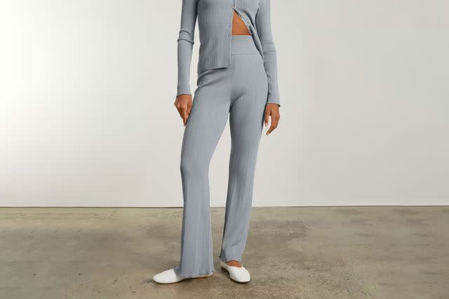 <p>Everlane</p>