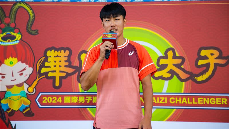 2024華國三太子國際男子網球挑戰賽5月12日開打，11日記者會台灣選手代表許育修致詞。（圖／主辦單位提供）