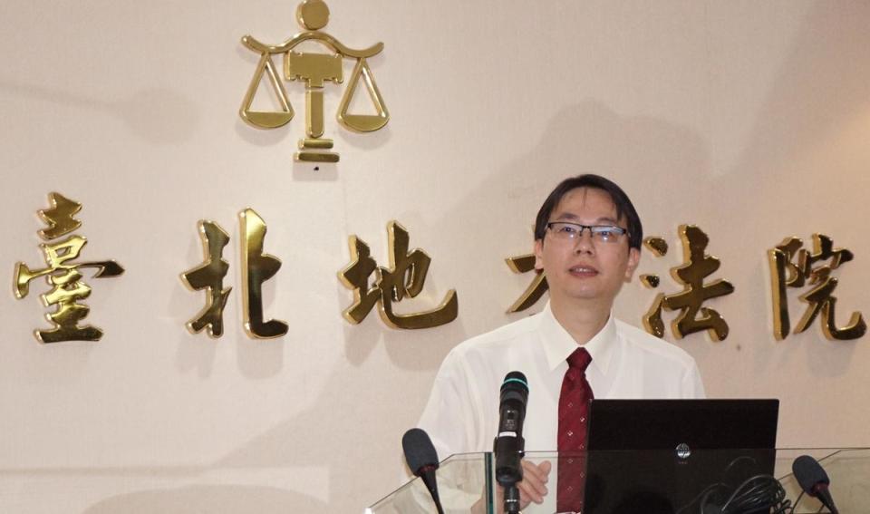 台北地院發言人廖建瑜指出，合議庭認為，占領行政院並非解決服貿爭議的最後手段。