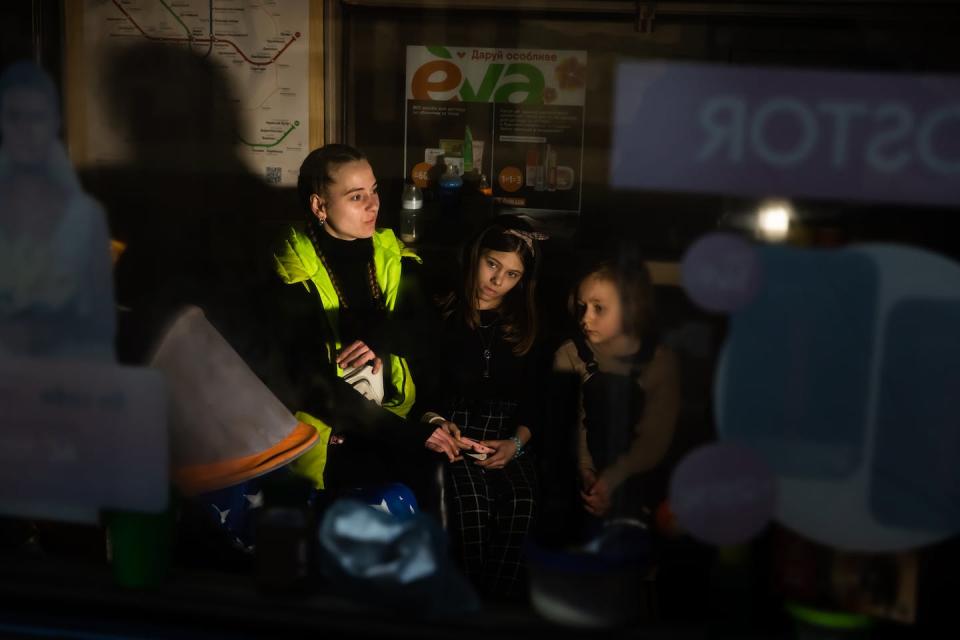 A Ukrainian family found shelter in one of Kyiv’s metro stations, used by many to escape the bombing. <a href="https://www.gettyimages.com/detail/news-photo/family-sheltering-in-a-subway-station-residents-of-kyiv-news-photo/1239519805?phrase=family%20in%20Kyiv%20subway&adppopup=true" rel="nofollow noopener" target="_blank" data-ylk="slk:Mykhaylo Palinchak/SOPA Images/LightRocket via Getty Images;elm:context_link;itc:0;sec:content-canvas" class="link ">Mykhaylo Palinchak/SOPA Images/LightRocket via Getty Images</a>