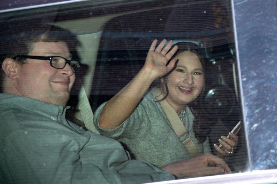 Gypsy Rose Blanchard and Ryan Anderson in a car