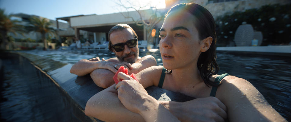 Bardo: False Chronicle of a Handful of Truths (2022). (L-R) Daniel GimÂ»nez Cacho as Silverio and Ximena Lamadrid as Camila. Cr. Limbo Films, S. De R.L. de C.V. Courtesy of Netflix