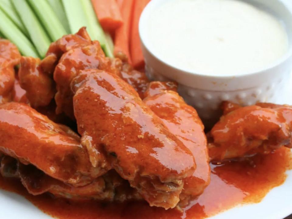 slow cooker buffalo wings