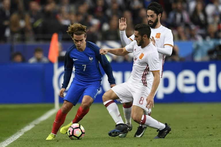 Antoine Griezmann France's forward vies with Spain's midfielder Koke during the friendly football match France vs Spain on March 28, 2017 at the Stade de France stadium in Saint-Denis, north of Paris