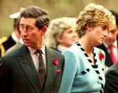 <p>Was als Traum anfing, sollte leider nicht so enden. Charles und Diana verstanden sich immer weniger und so zerbrach die Ehe des Traumpaares Anfang der 90er. (Foto: AFP) </p>