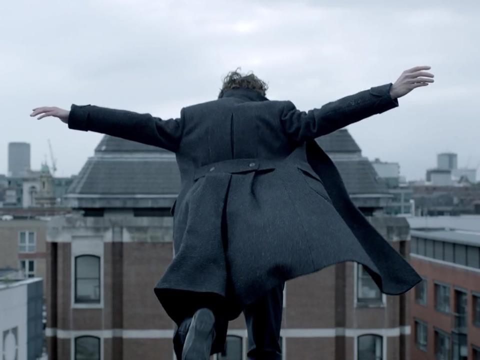 Did he or didn’t he? Sherlock dives off the roof (BBC)