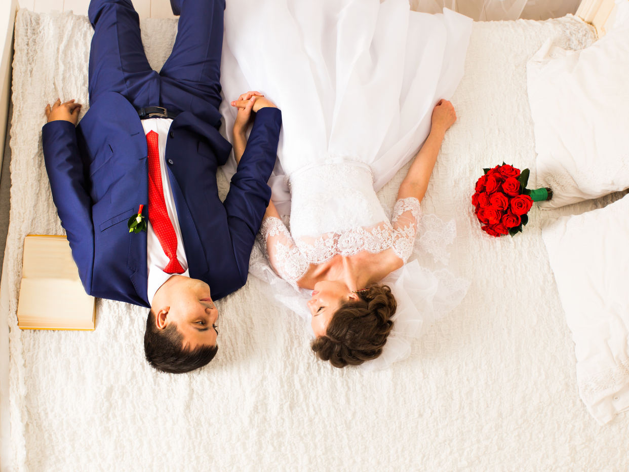 Manche Paare haben in ihrer Hochzeitsnacht keinen Sex. - Copyright: Satura86/Getty Images