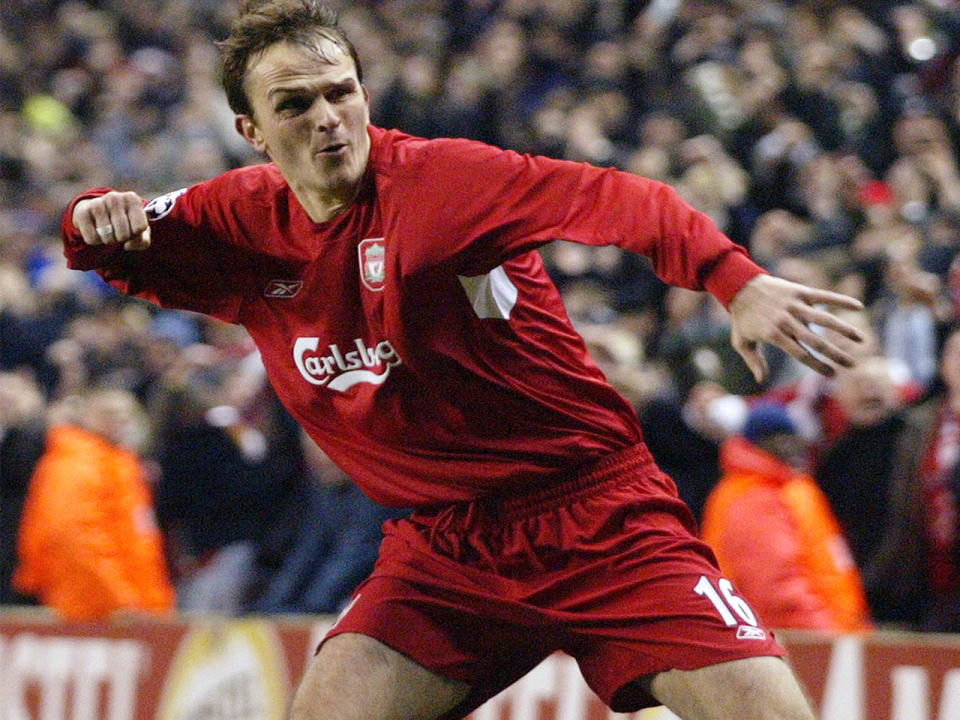 Nachdem Dietmar "Didi" Hamann 1998 insgesamt 106 Bundesliga-Partien für den FC Bayern München spielte, wechselte der Fußballprofi zu Newcastle United. Nur ein Jahr später verschlug es den Sportler schließlich zum FC Liverpool, und zwar für eine Ablösesumme von 12 Millionen Euro – Peanuts im Vergleich zu dem, was er laut dem "Transfer Price Index" heute wert hätte: 50.309.289 Pfund, umgerechnet 56,9 Millionen Euro. Doch das ist längst nicht das einzige krasse Beispiel. (Bild-Copyright: Paul Ellis/AP Photo)