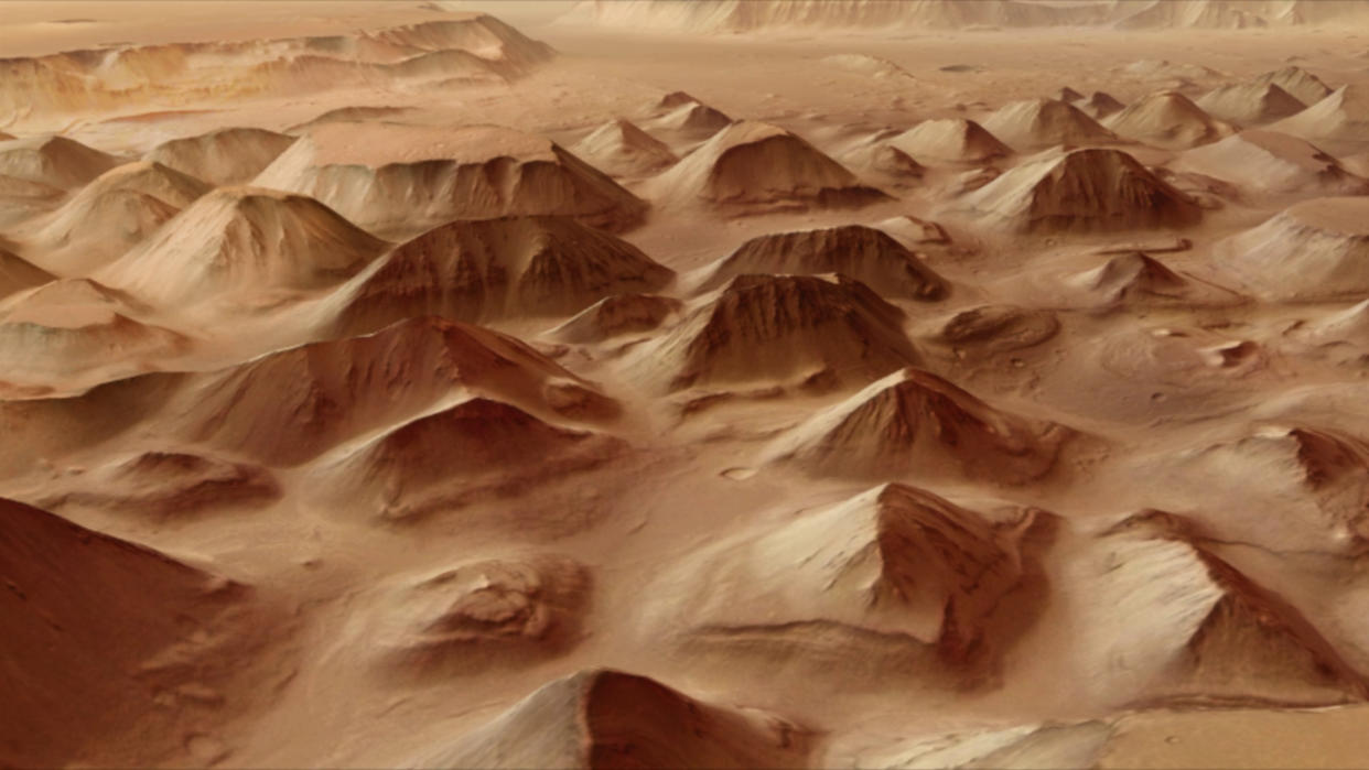 Stretches of sand dunes. 