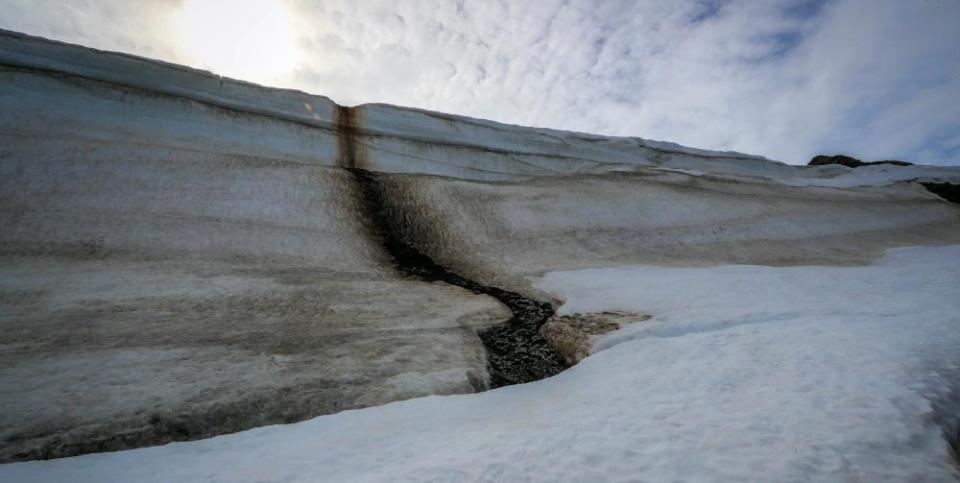 A view of the Collins glacier, located near Uruguay’s Antarctic scientific base of Artigas.