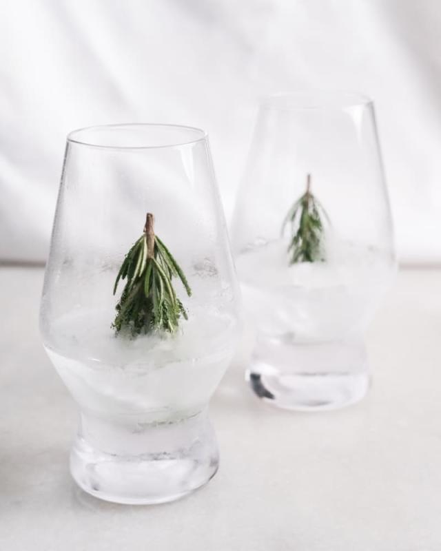 How to make the viral snow globe cocktail in 4 steps