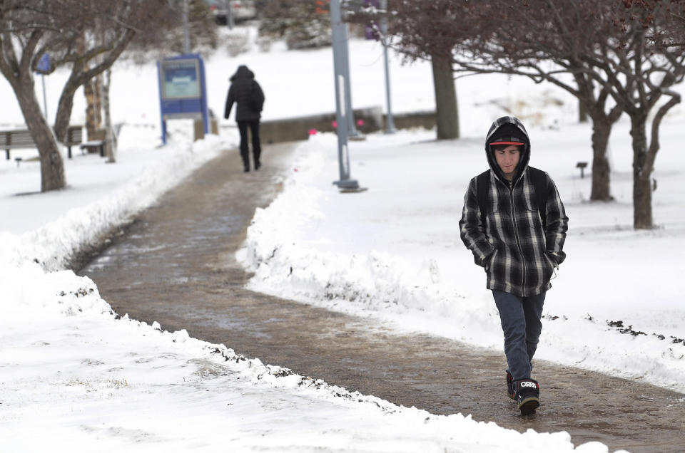 Mike Bliss takes a snowy walk to his class at Harper College after a winter storm Wednesday, March 12, 2014, in Palatine, Ill. ,(AP Photo/Daily Herald, Bob Chwedyk) MANDATORY CREDIT, MAGS OUT, TV OUT