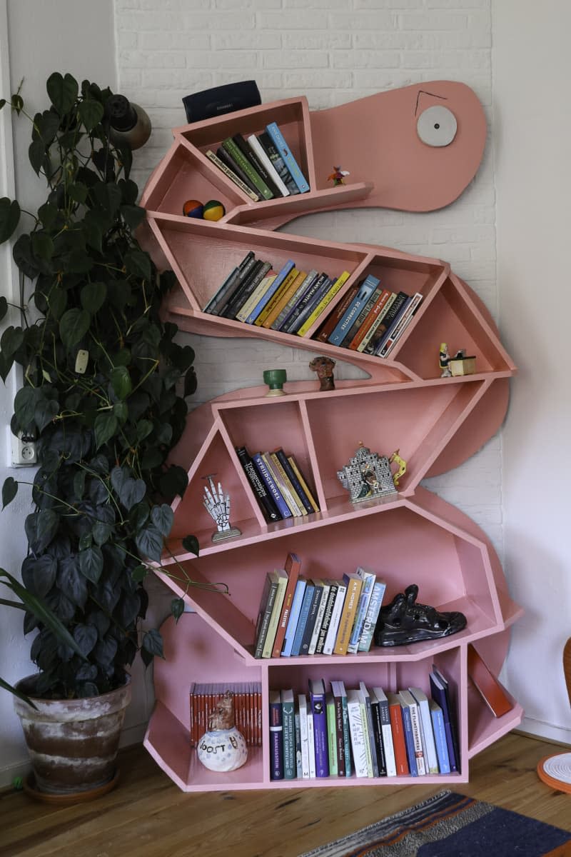 Detail of zigzag shaped pink bookshelf