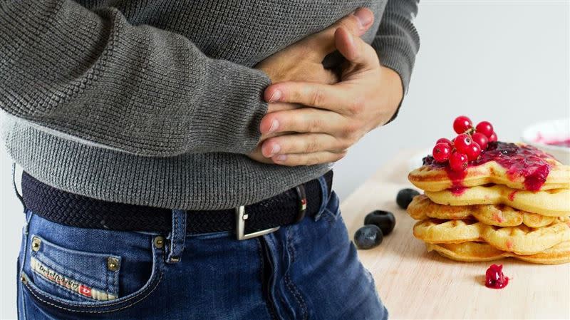 吃太多刺激性食物容易導致胃食道逆流，出現心口灼熱、腸胃不適的症狀。（示意圖／翻攝自pixabay）