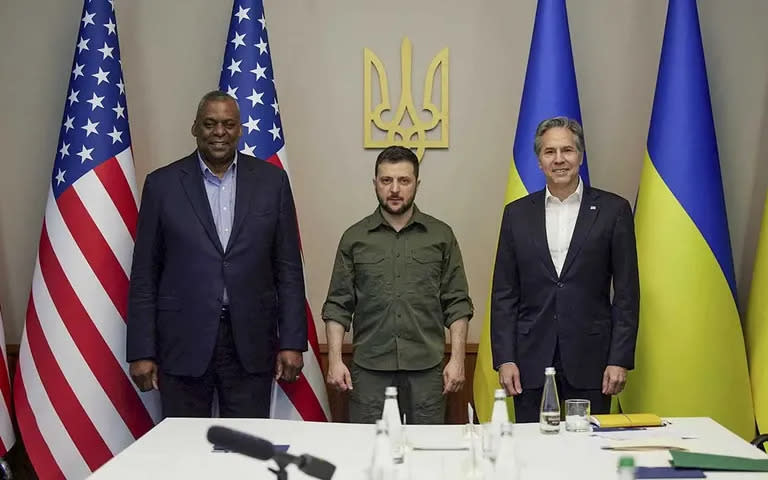 Una reunión del secretario de Defensa de EE.UU., Lloyd Austin, Zelensky y Blinken en Kiev