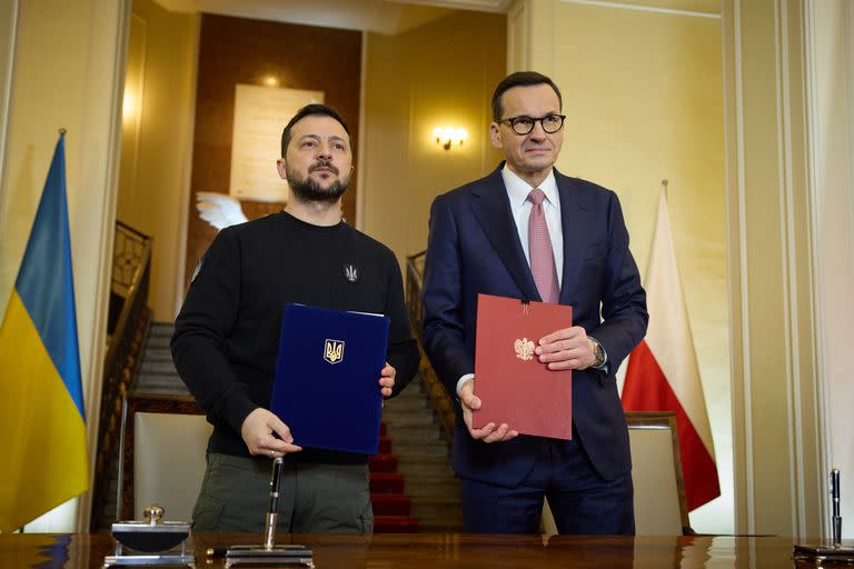 Volodimir Zelensky y el premier Mateusz Morawiecki, en Varsovia. (Ukrainian Presidency/dpa)