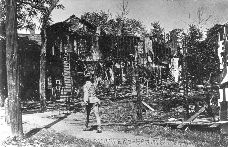 Burned out residences of the Badlands neighborhood after the race riot. (Sangamon Valley Collection / Lincoln Library)